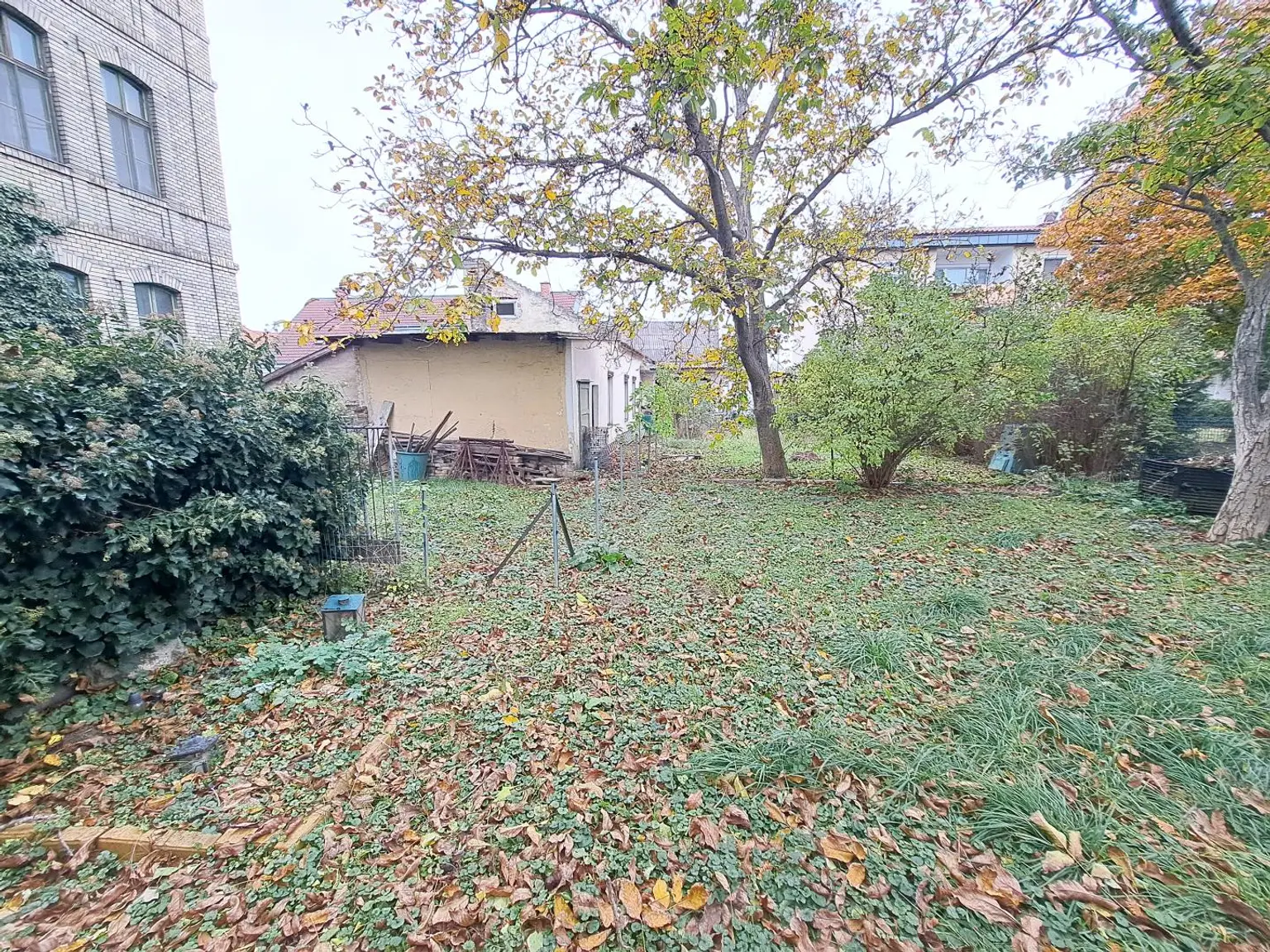 ZENTRAL! Sanierungsbedürftiges Einfamilienhaus