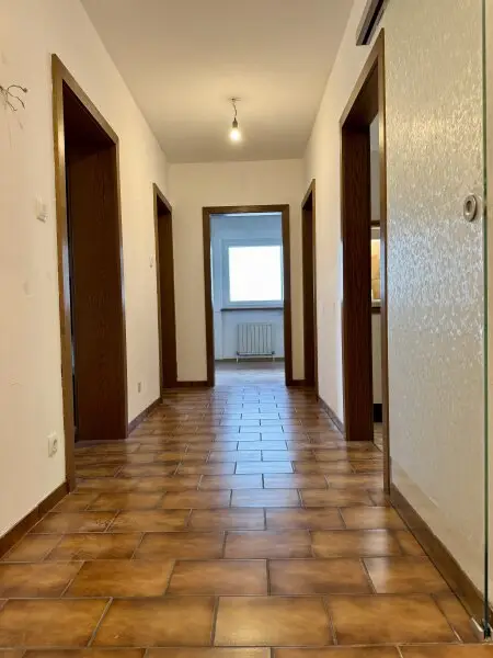 *geräumige 3 Zimmer Wohnung mit extra Küche und Balkon!  Super schöne Aussicht inkludiert!