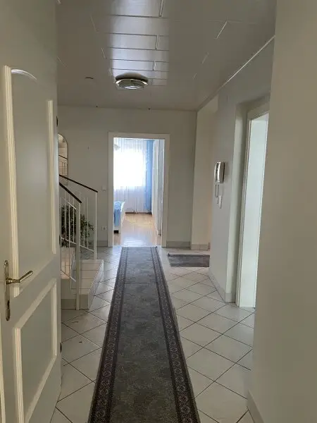 SEHR GEPFLEGTES EINFAMILIEN-HAUS MIT SCHÖNEM GARTEN -- LOGGIA/GARAGE -- RUHELAGE!