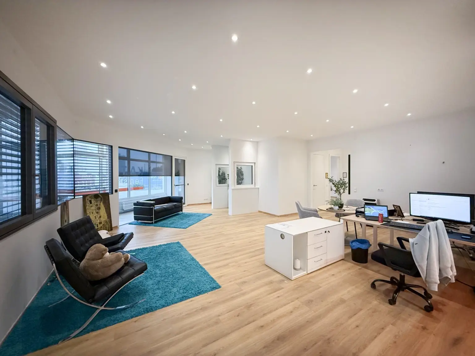 [06670] Vielseitiges Betriebsobjekt mit Schauraum und Lagerhalle