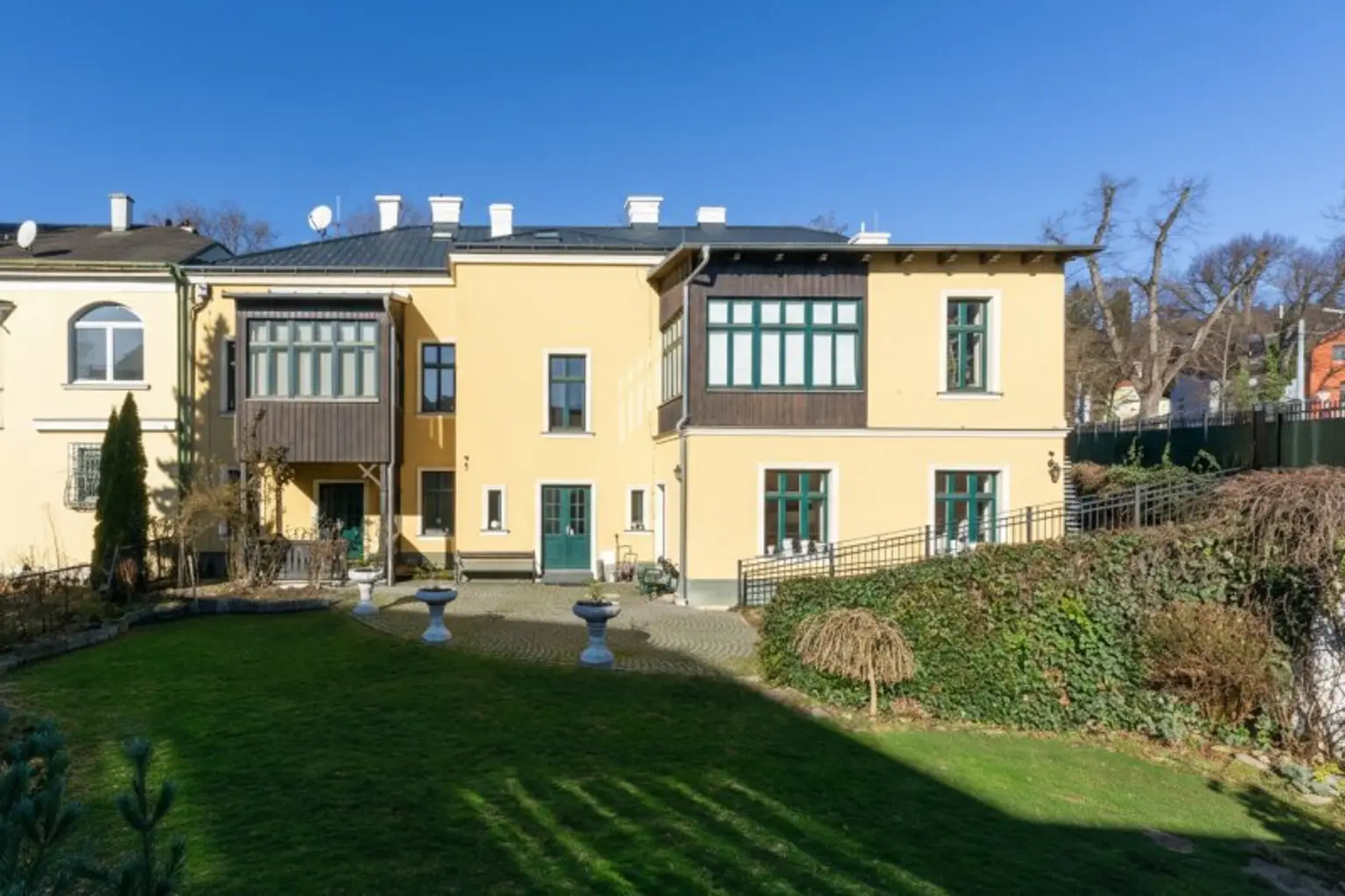 Villenansicht gartenseitig