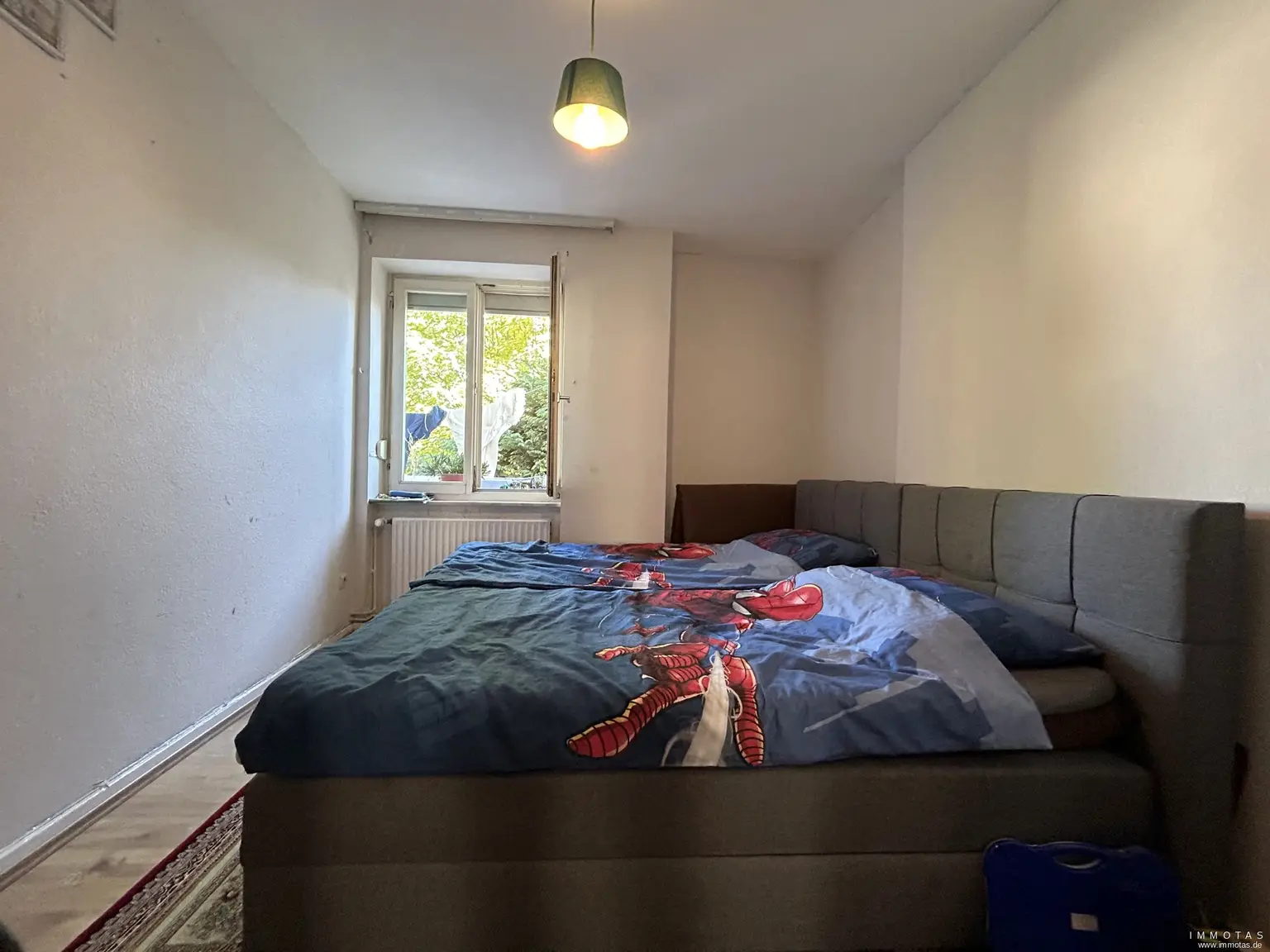 Schlafzimmer 1