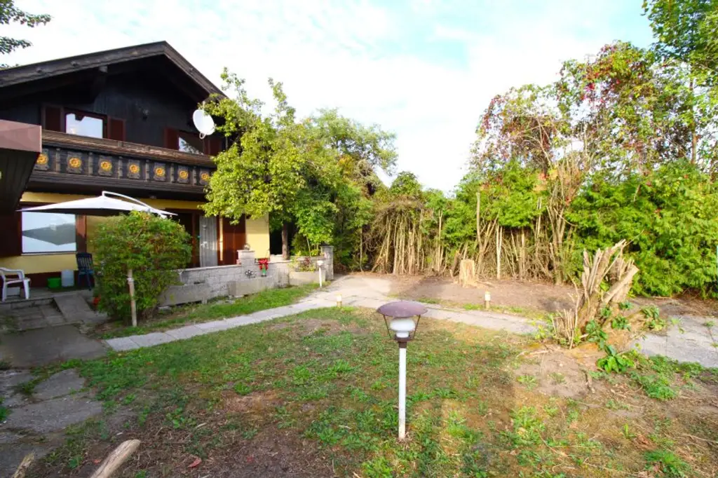 WAIDMANNSDORF  -  Sanierungsbedürftiges Haus in Aussichtslage!