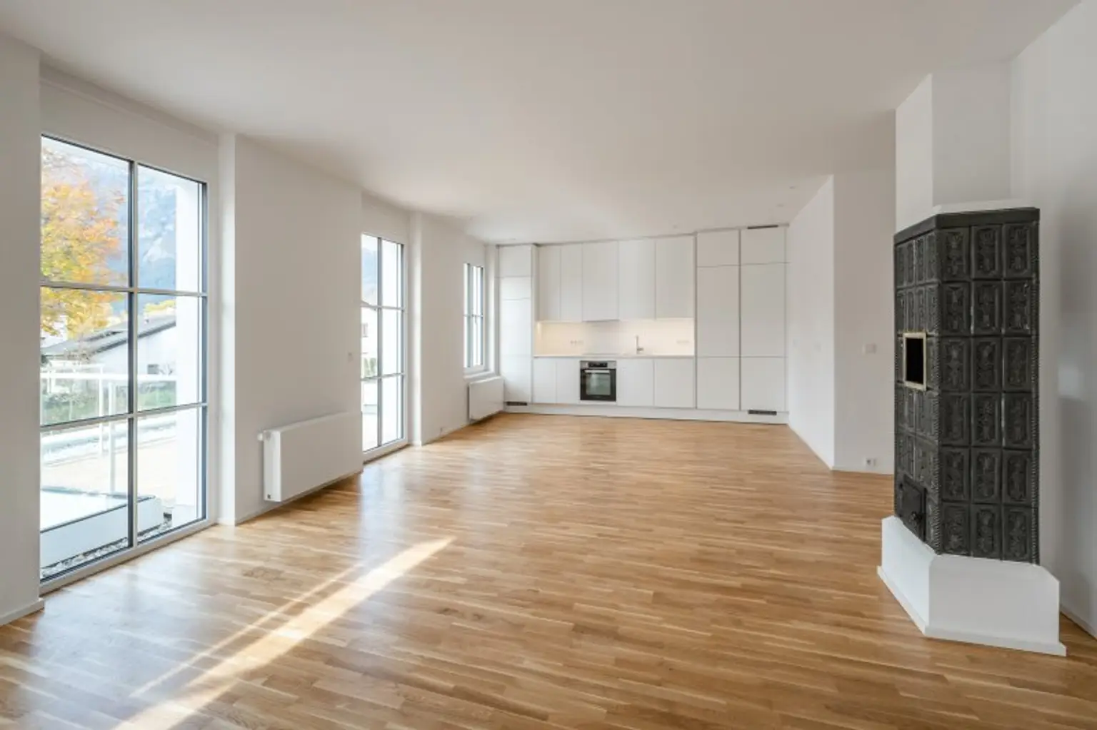 ELEGANZ TRIFFT MODERNE: Luxuriöse 3-Zimmer-Wohnung mit sonnigem Balkon inkl. Bergblick im Villenviertel zu mieten!
