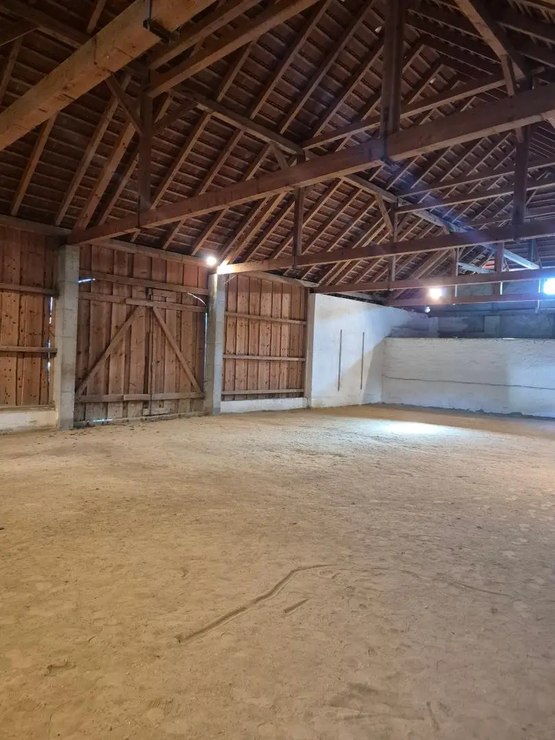 Wunderschöner Dreikanthof in Ruhelage mit Reithalle