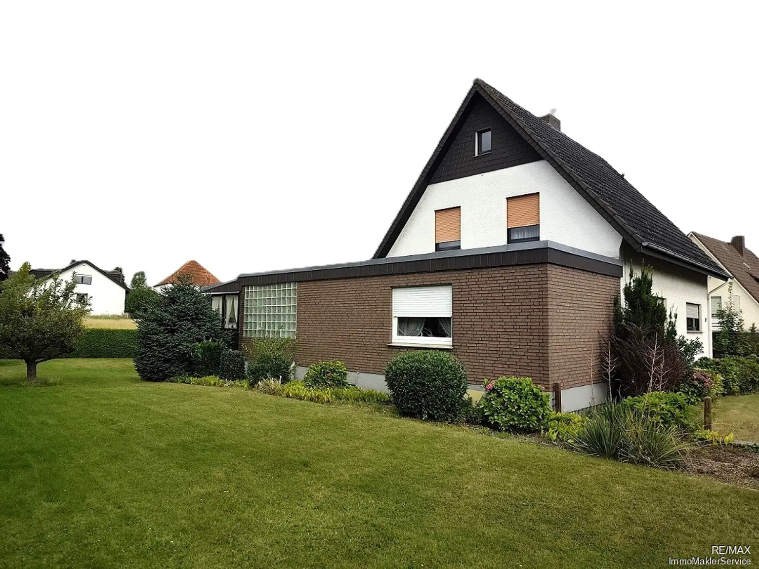 RX 2190-PU Haus vorne Seitenansicht links
