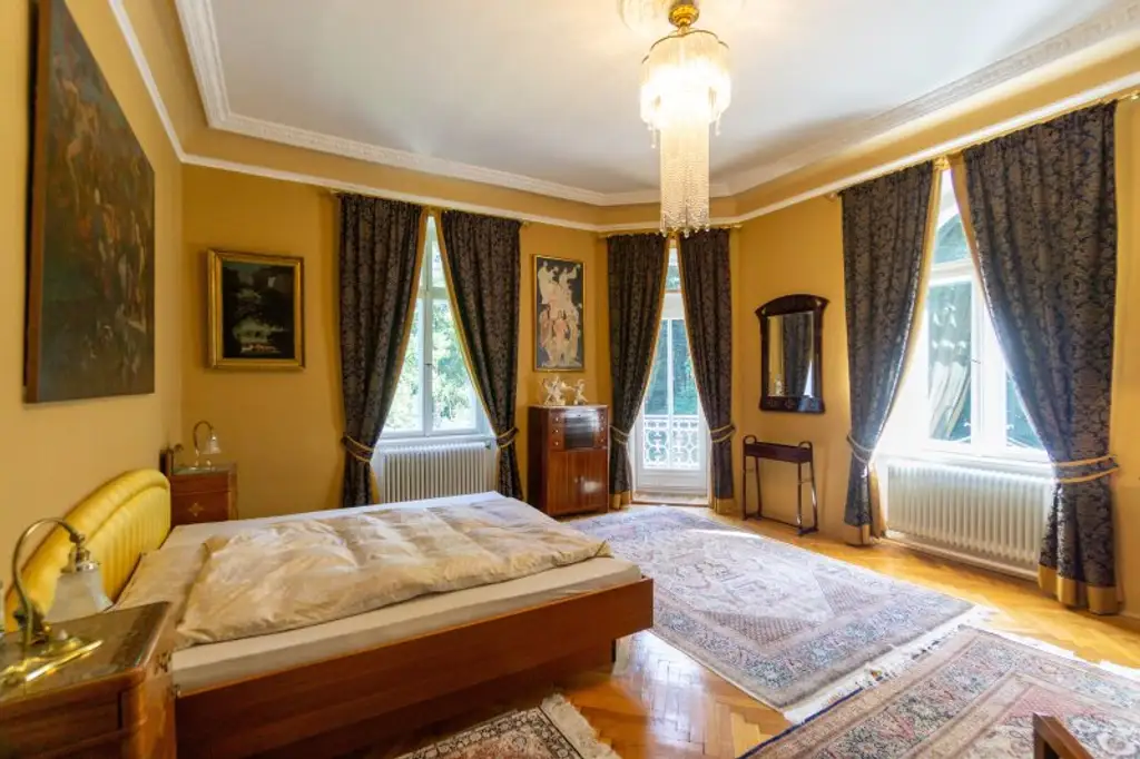 Schlossartige Villa auf über 6.600 m² teilbarem Bauland in einzigartiger Lage Pressbaums