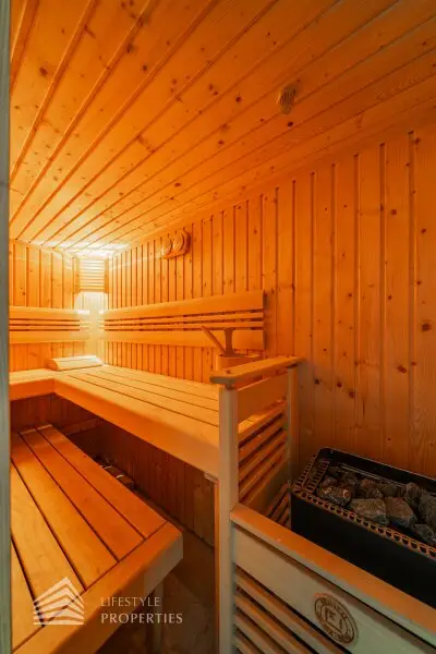 Luxuriöser 14- Zimmer Wohntraum mit Dachterrasse und Pool, Nähe Wilhelminenschloss