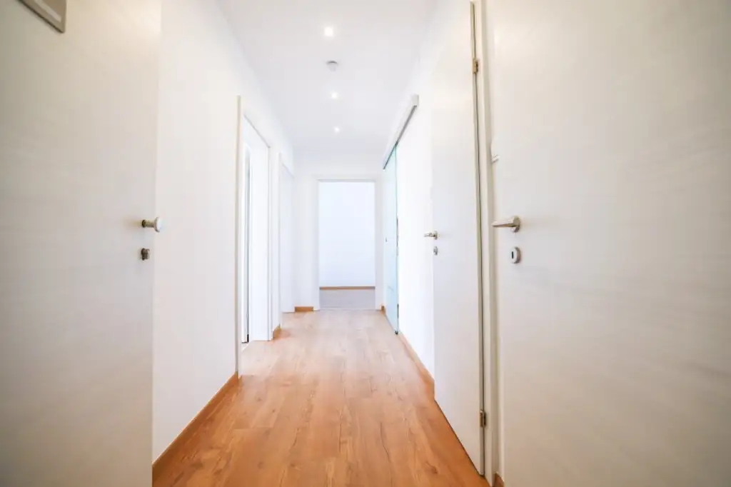 5. STOCK MIT LIFT I DAN KÜCHE I MODERN SANIERT I BADEWANNE I WG TAUGLICH I HAUSTIERE WILLKOMMEN I SEHR HELL I ZENTRALE LAGE BEI HAUPTBAHNHOF I PROJEKT WOHNEN