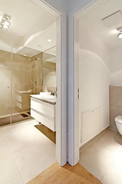 Exklusiv möbliertes DG Apartment mit Terrasse