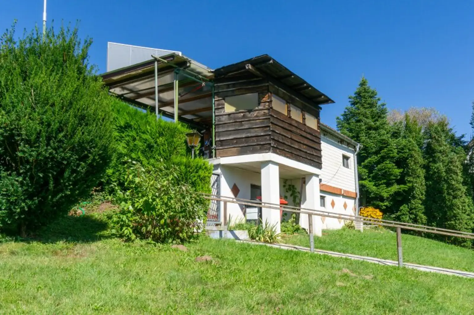 Einfamilienhaus auf sonnigem Doppelgrundstück in fabelhafter Aussichtslage