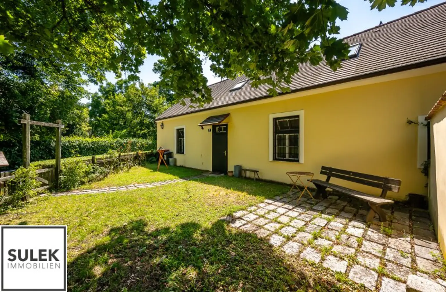 charmantes Einfamilienhaus mit dazugehöriger Einliegerwohnung in Petronell - ab 1.11.2025