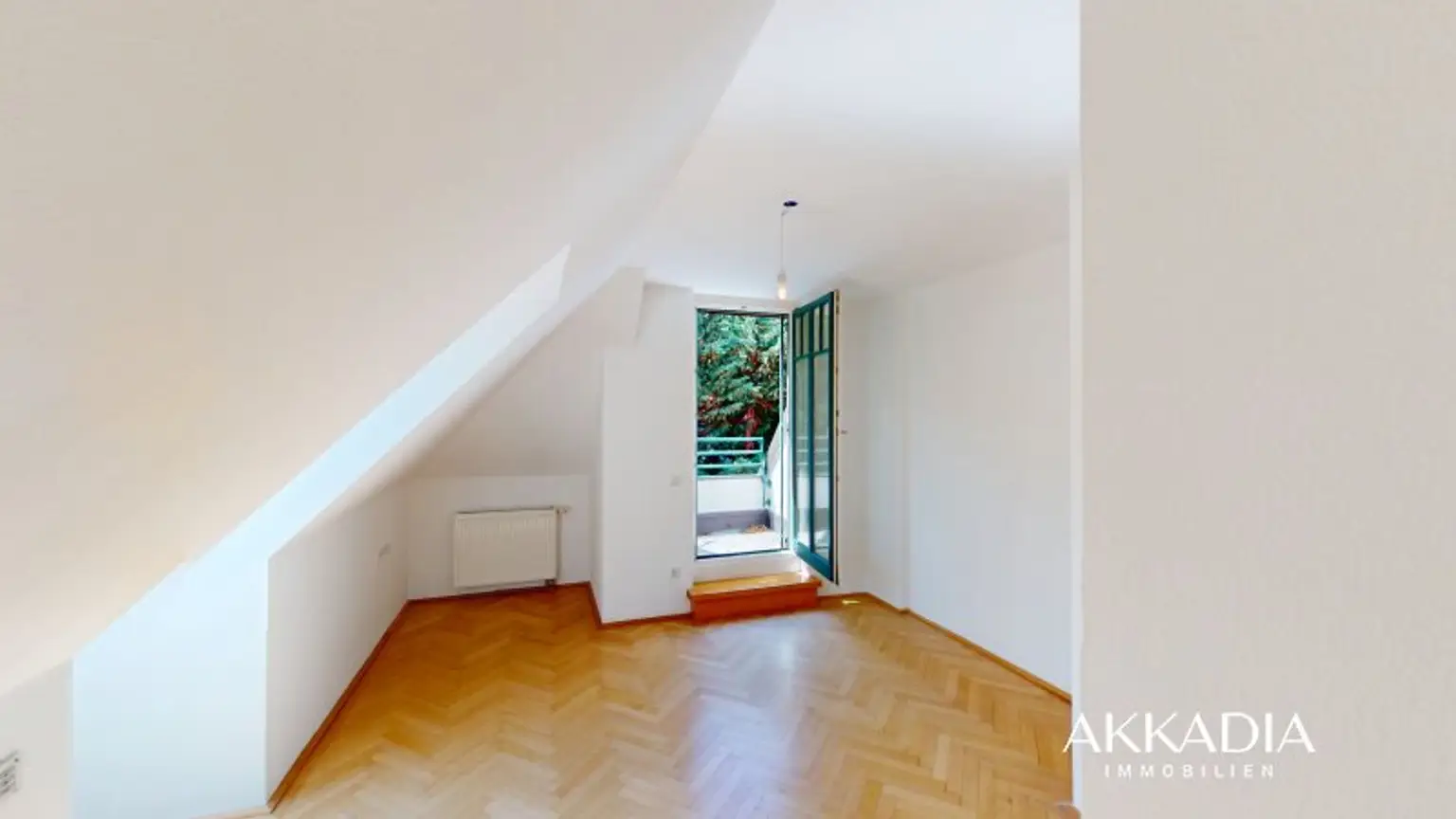 Elegante Dachgeschosswohnung mit Gartenblick, Terrassen und Garage