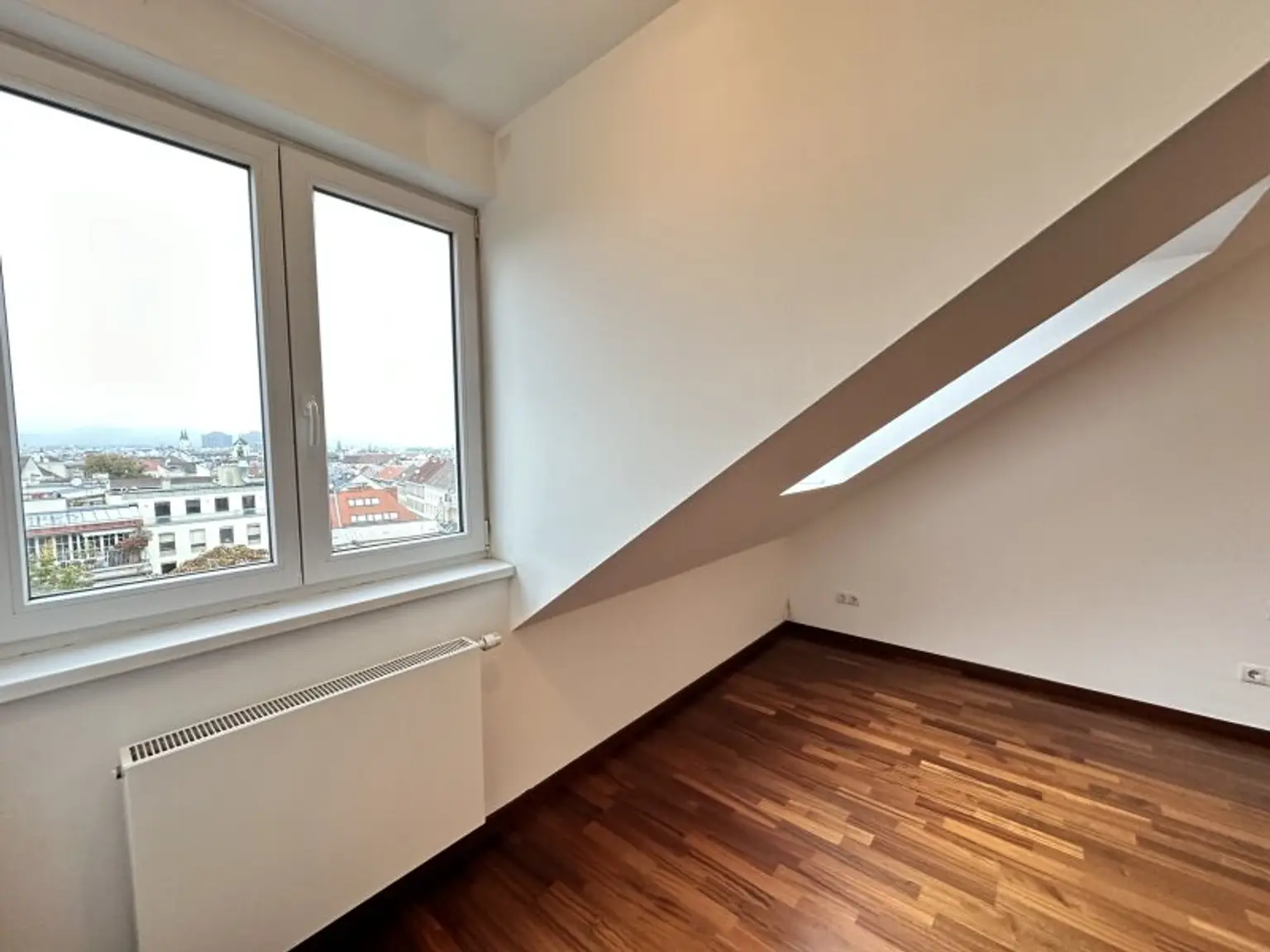 Maisonette mit 3 Zimmer + Galerie und Dachterrasse in 1070 Wien