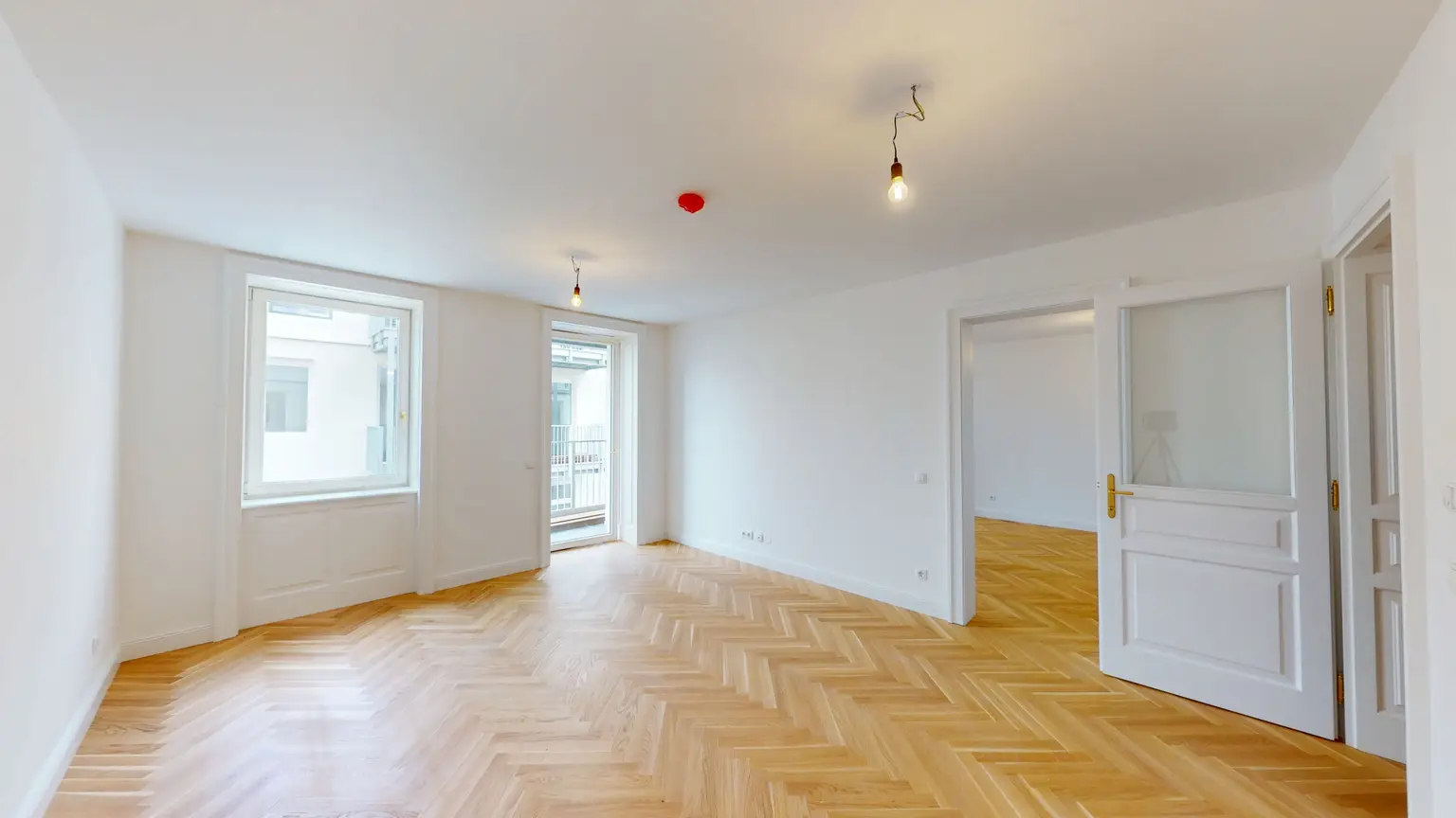 Drei Zimmerwohnung mit Balkon im sanierten Wiener Altbau