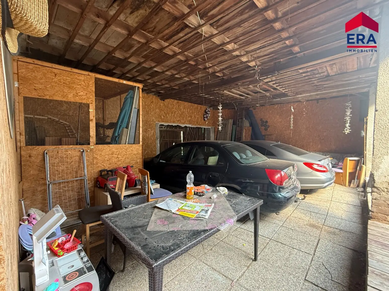 NEU: Viel Platz für Familie, Hobby und Werkstatt – Einfamilienhaus mit 4 Garagen und neuem Dach