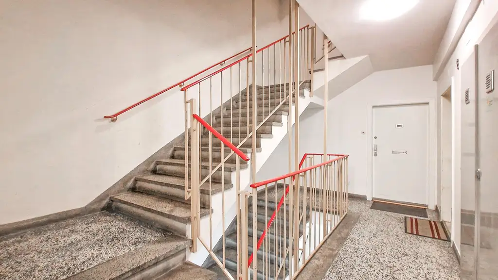 Eigentumswohnung mit Garage in ausgezeichneter Lage nahe Brunnenmarkt. Top Verkehrsanbindung und Infrastruktur