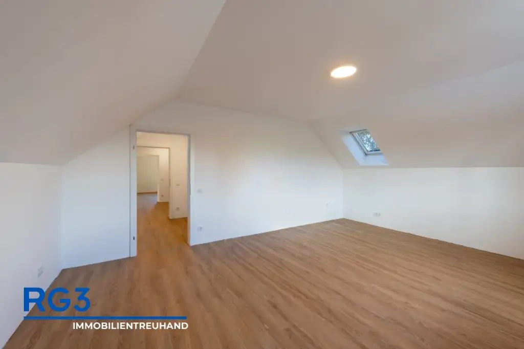 Neuwertiges Einfamilienhaus mit großem Garten