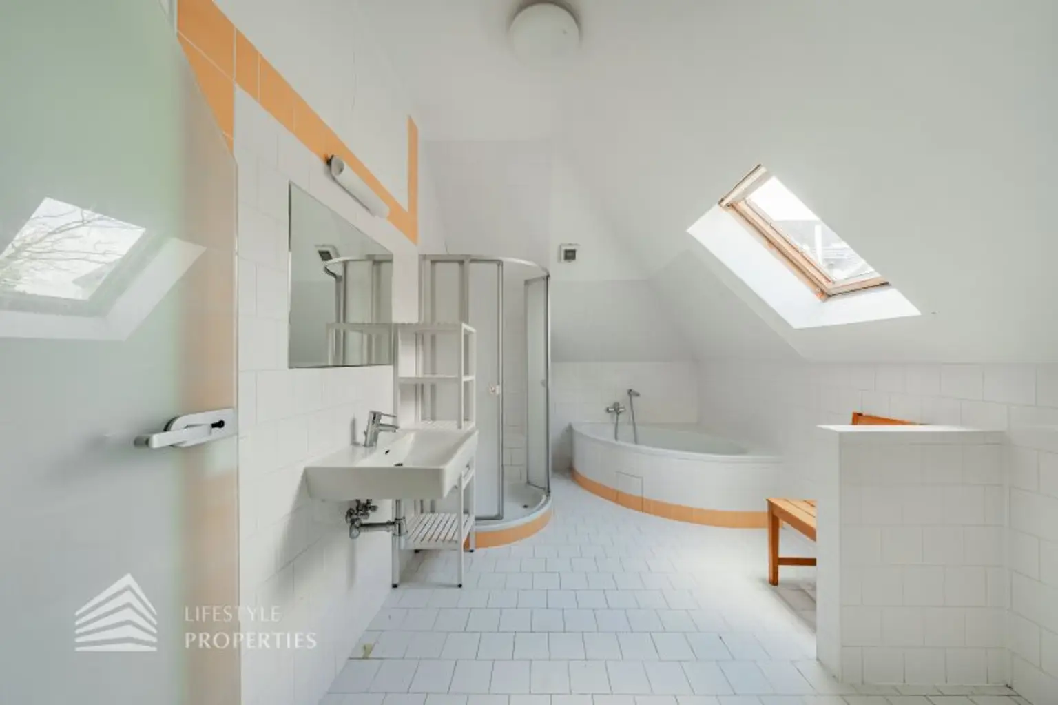 Exklusives Baugrundstück in einzigartiger Lage mit Einreichplanung!