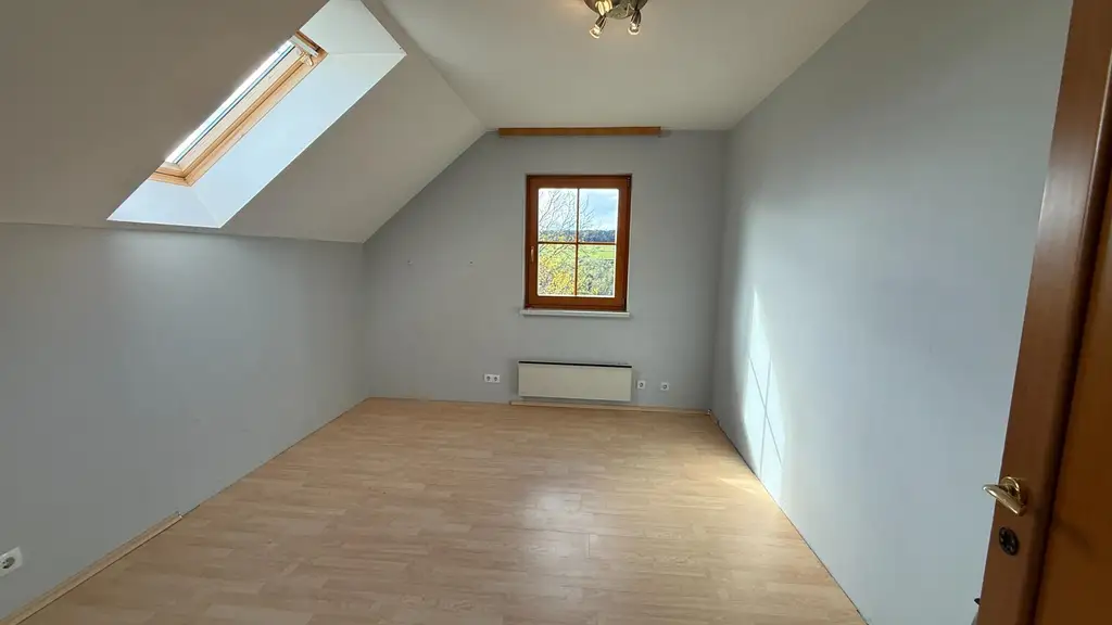 Bezugsfertiges Fertigteilhaus auf einem sonnigen Grundstück