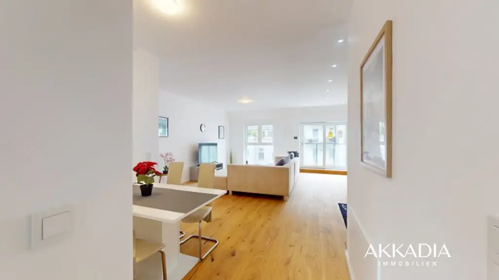 Stilvolle DG-Wohnung mit Balkon