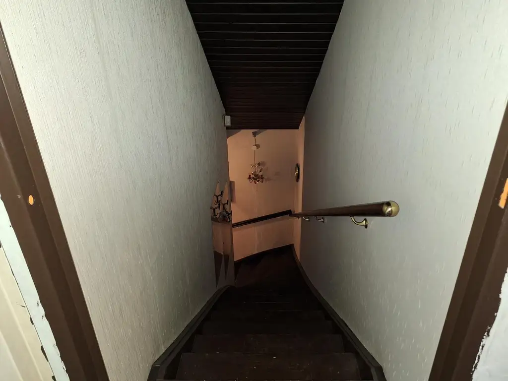 Absolut ruhig gelegen Villa mit überdachtem Pool, direkt am Waldrand auf 2.003 m² Grundstück.