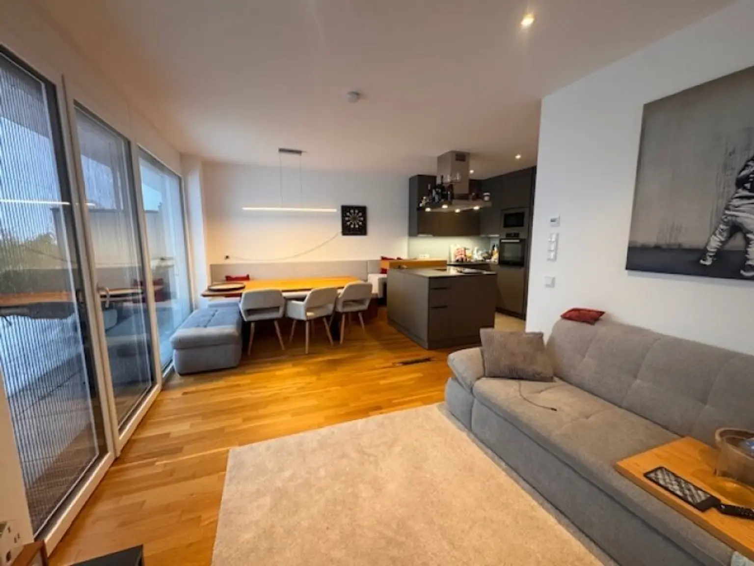 Wohnzimmer mit Essbereich