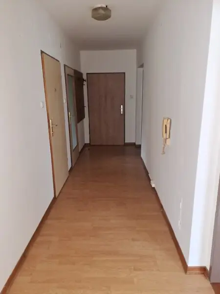 Gepflegte, sehr gut aufgeteilte 79 m² Mietwohnung (2,5 Zimmer) inkl 1 Stellplatz und optional mit Gartenbenützung* – nur € 600- monatlich
