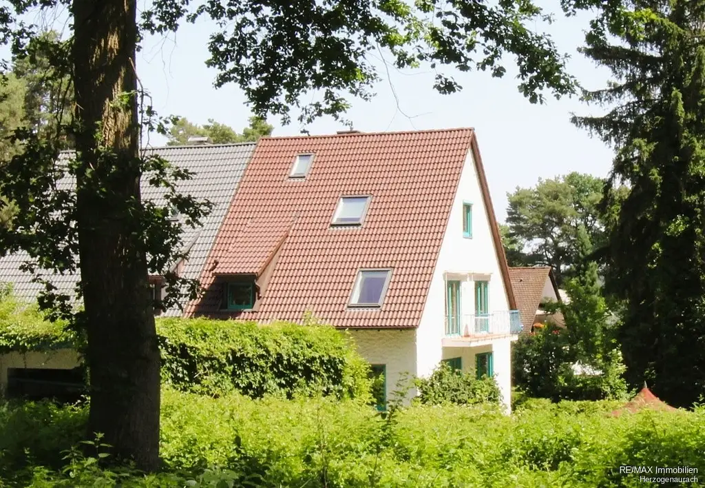 Stilvolle Doppelhaushälfte am Rande des Naturschutzgebiets in Nürnberg-Holzheim