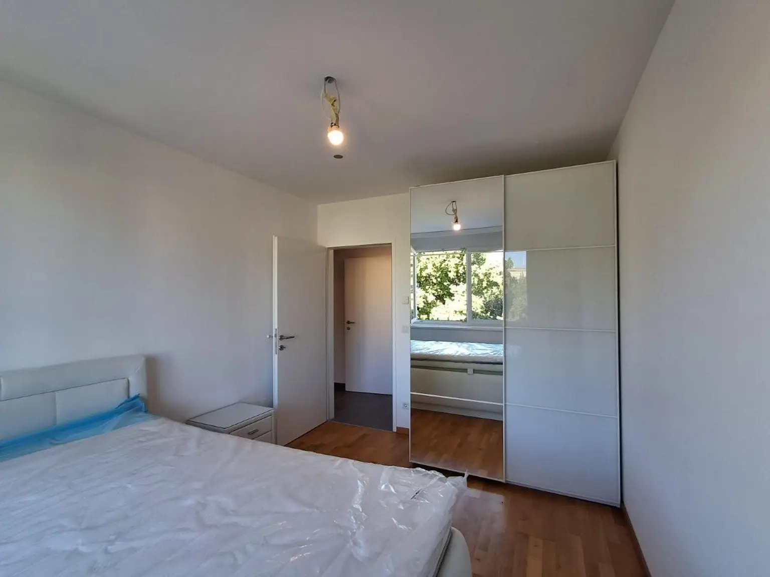 "Neue vollausgestattete - 4-Zimmer-Balkonwohnung Jedlesee"