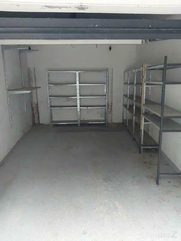 Geschäftslokal mit Verkaufsraum, Büroräumen, Lagerräumen im UG und Parkplätzen bei Dietrichsteinplatz zu vermieten!