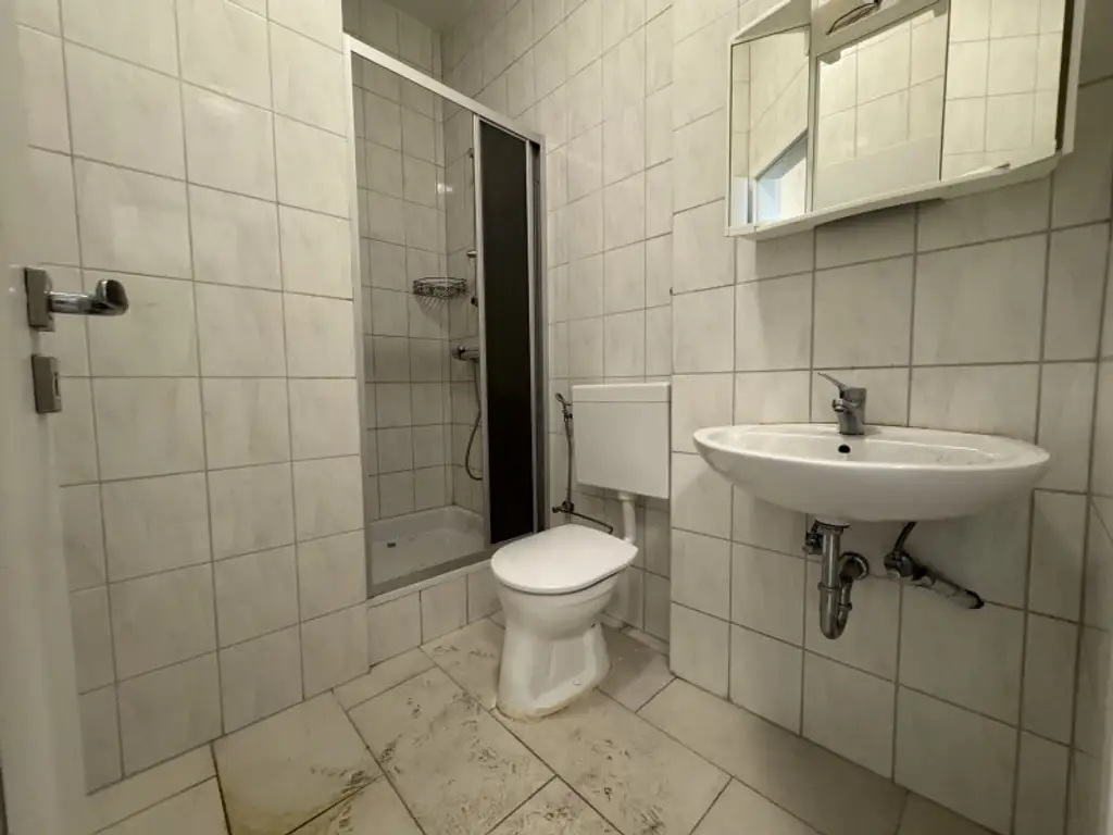 *Zentral gelegene 2-Zimmer-Wohnung in Margareten – Ideal zum Sanieren und Gestalten!*