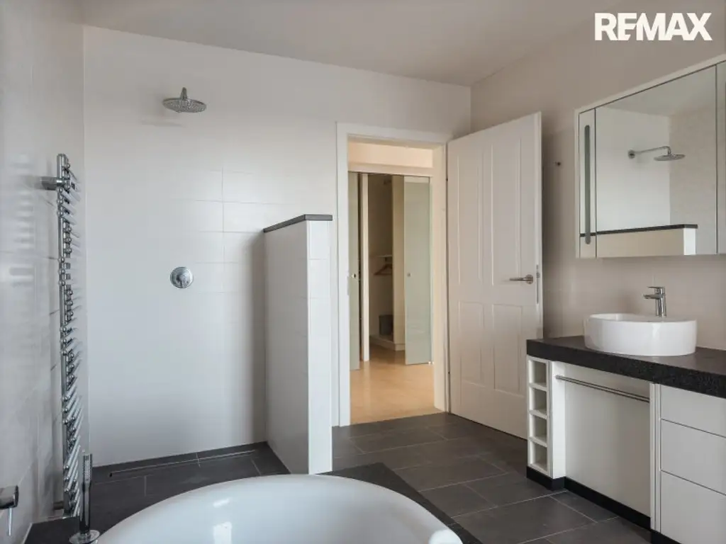 Wohnen am Wasser - ca. 189 m² Wohnfläche & direkter Seezugang auf Pachtgrund!