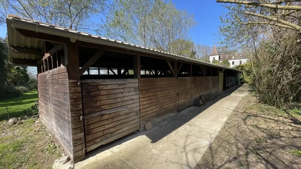 Traumhaftes Château in Südfrankreich mit Blick auf die Pyrenäen – nur 790.000 €