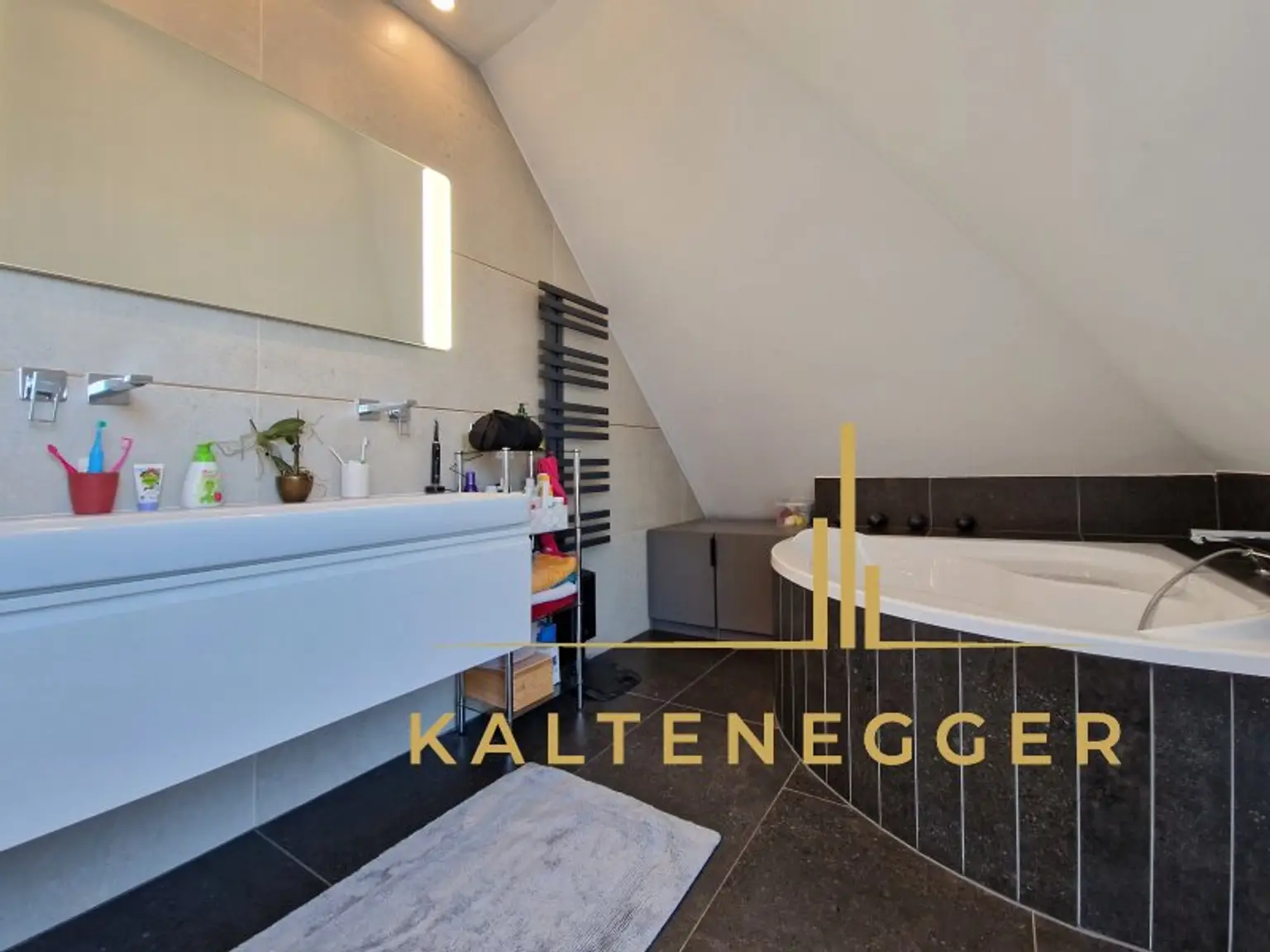 Badezimmer ca. 16,60 m²