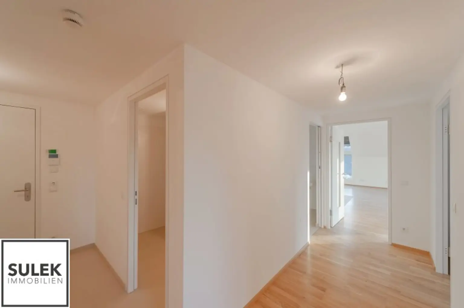 Wohnen in Hirschstetten: großzügige Familien-Wohnung (3-Zimmer) mit Balkon und Grünblick ** ab 01.12 verfügbar