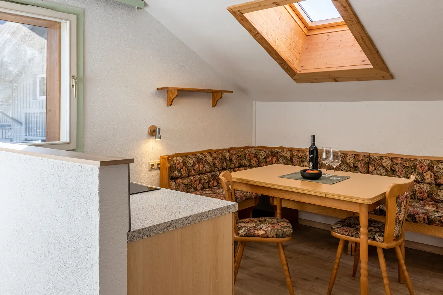 MIETE - Renovierte 3 Zimmerwohnung mit Balkon -  inkl. aller Betriebskosten