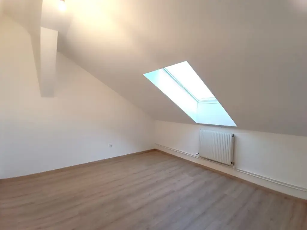 Dachgeschoss-Wohnung mit Innenhoflage! 3 Zimmer! Nähe Servitenviertel und U4 Friedensbrücke!