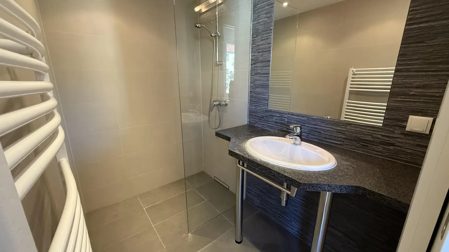 Top moderne, klimatisierte 4 Zimmer Neubauwohnung mit 2 Bädern und 16m² Balkonfläche!!!