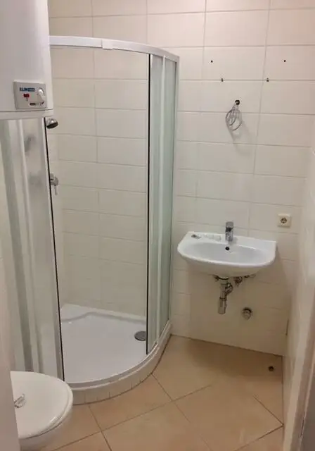 Sonnige, gepflegte Garconniere - Nähe FH, 3. OG ohne Lift - ab sofort