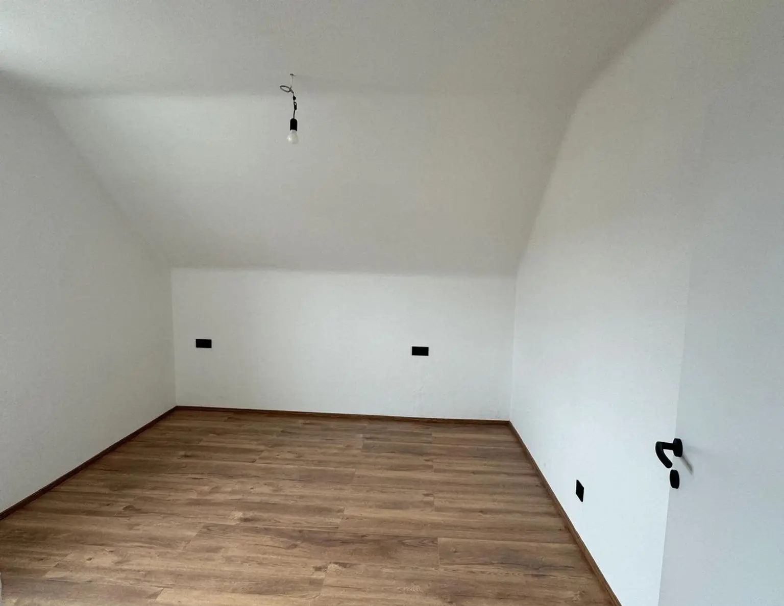 Dachgeschoss I Kernsaniert I inkl. neuer Küche (Provisionsfrei)