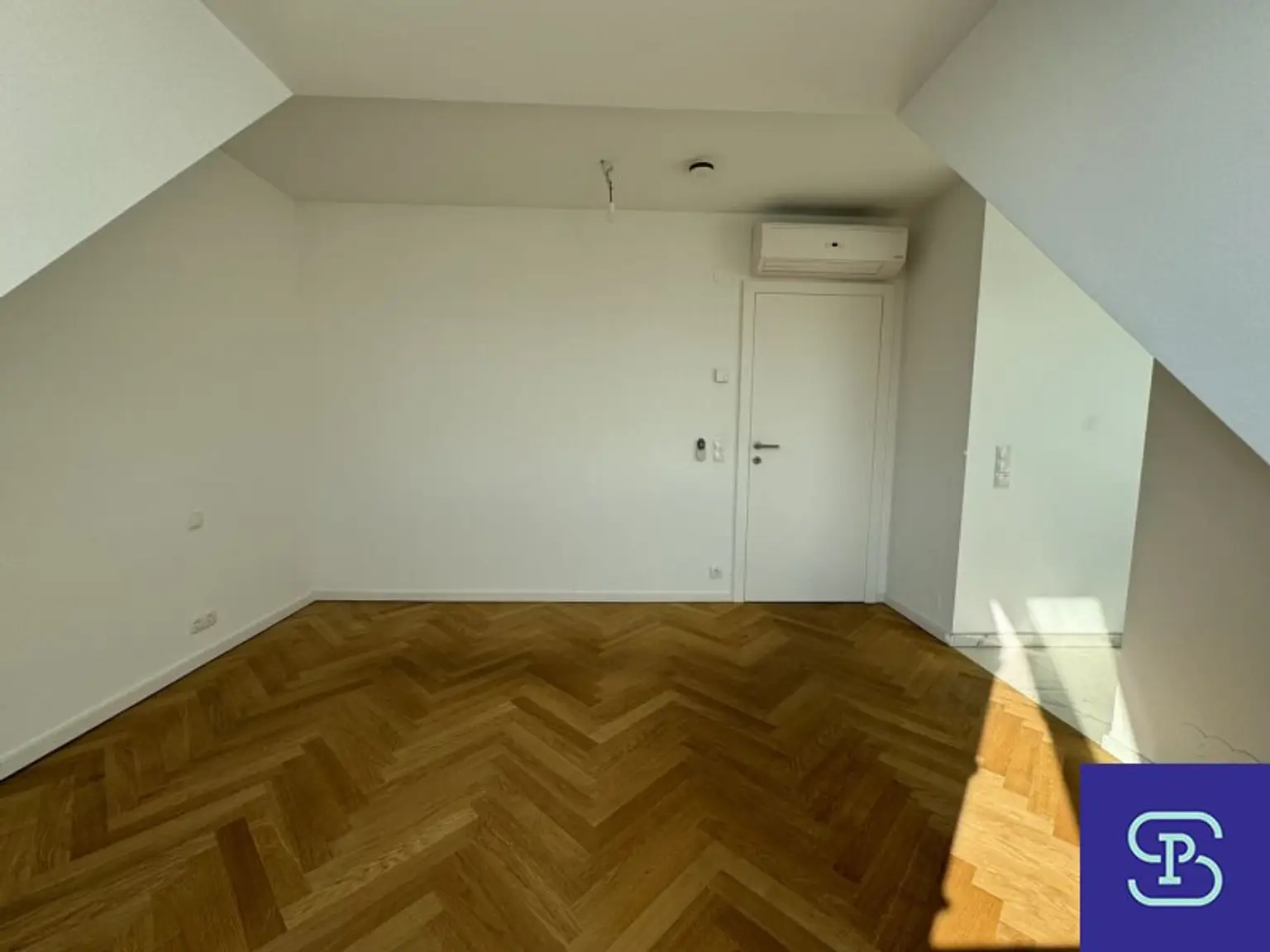 Provisionsfrei: Klimatisierte 73m² DG-Wohnung + 10,2m² Terrasse Nähe Karmelitermarkt - 1020 Wien