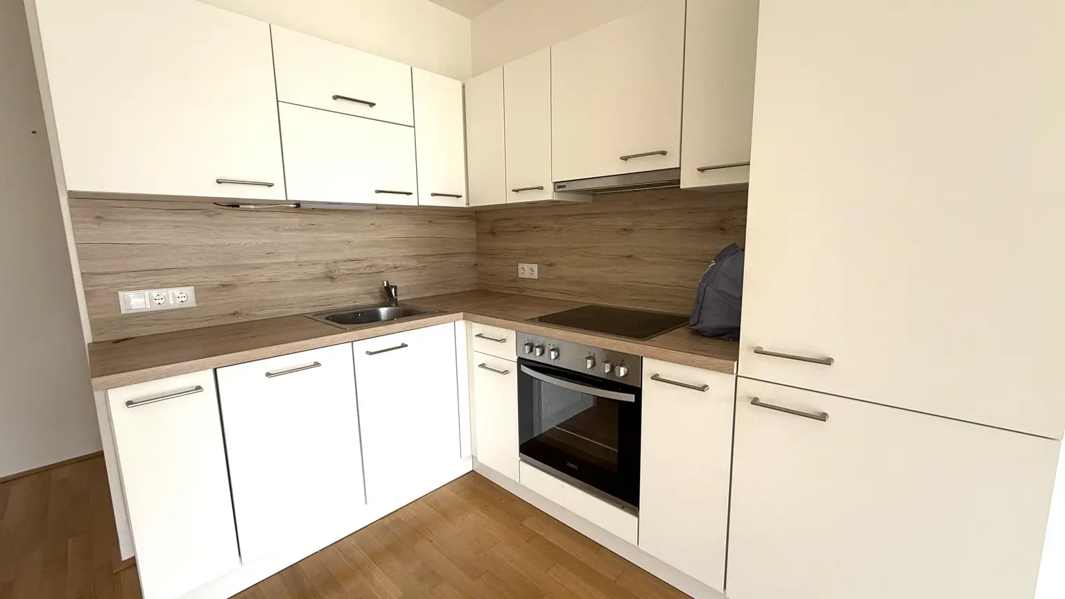 Moderne Neubauwohnung mit EIGENGARTEN und TERRASSE nahe Akademiepark