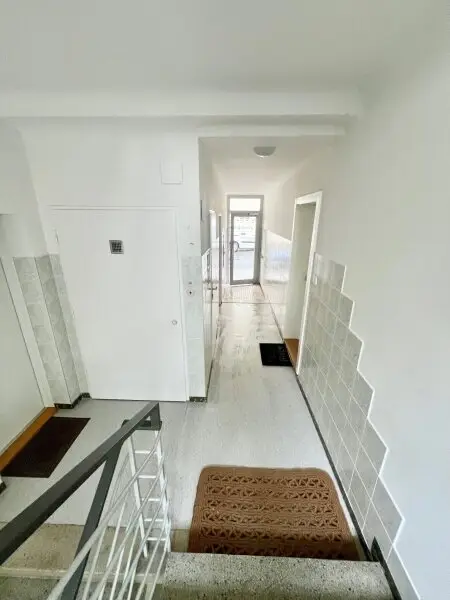 Toplage Hietzing: Teilsanierte 70 m2 Mietwohnung mit Loggia – unbefristet & sofort beziehbar!
