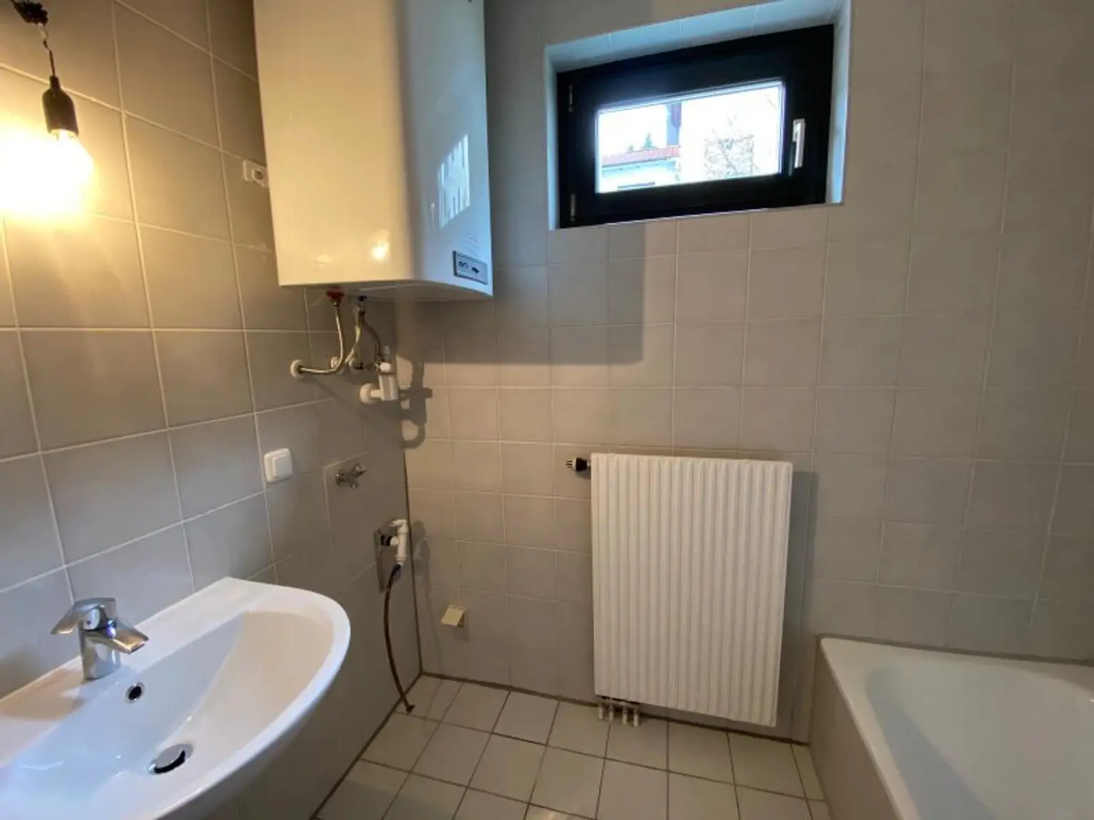 VOLLSANIERTE 3 - ZIMMERWOHNUNG PROVISIONSFREI ZU VERKAUFEN!
