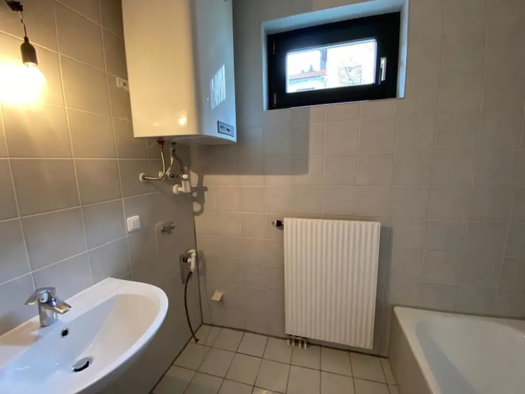 VOLLSANIERTE 3 - ZIMMERWOHNUNG PROVISIONSFREI ZU VERKAUFEN!