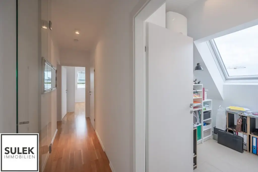 Ab Dezember: zentral begehbare 3 Zimmer Dachgeschoss Wohnung mit südseitigem Balkon im Herzen Döblings!