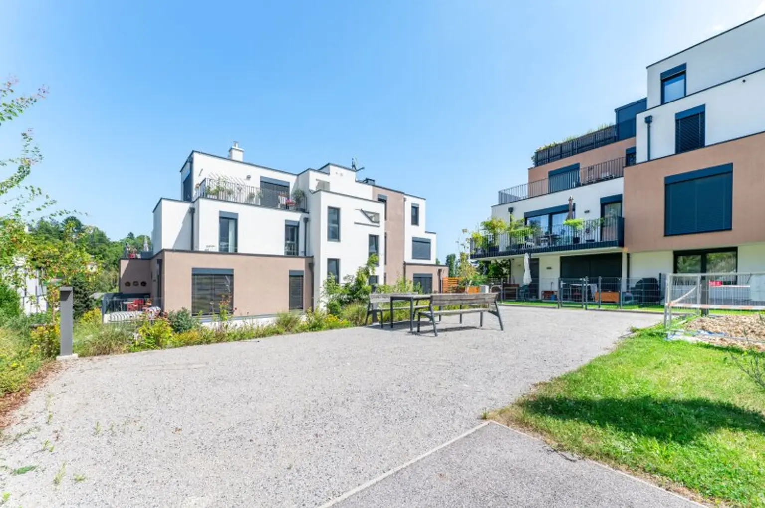 Erstbezug! Großzügige 3-Zimmer-Wohnung mit 2 Terrassen inkl. Stellplatz zu vermieten!