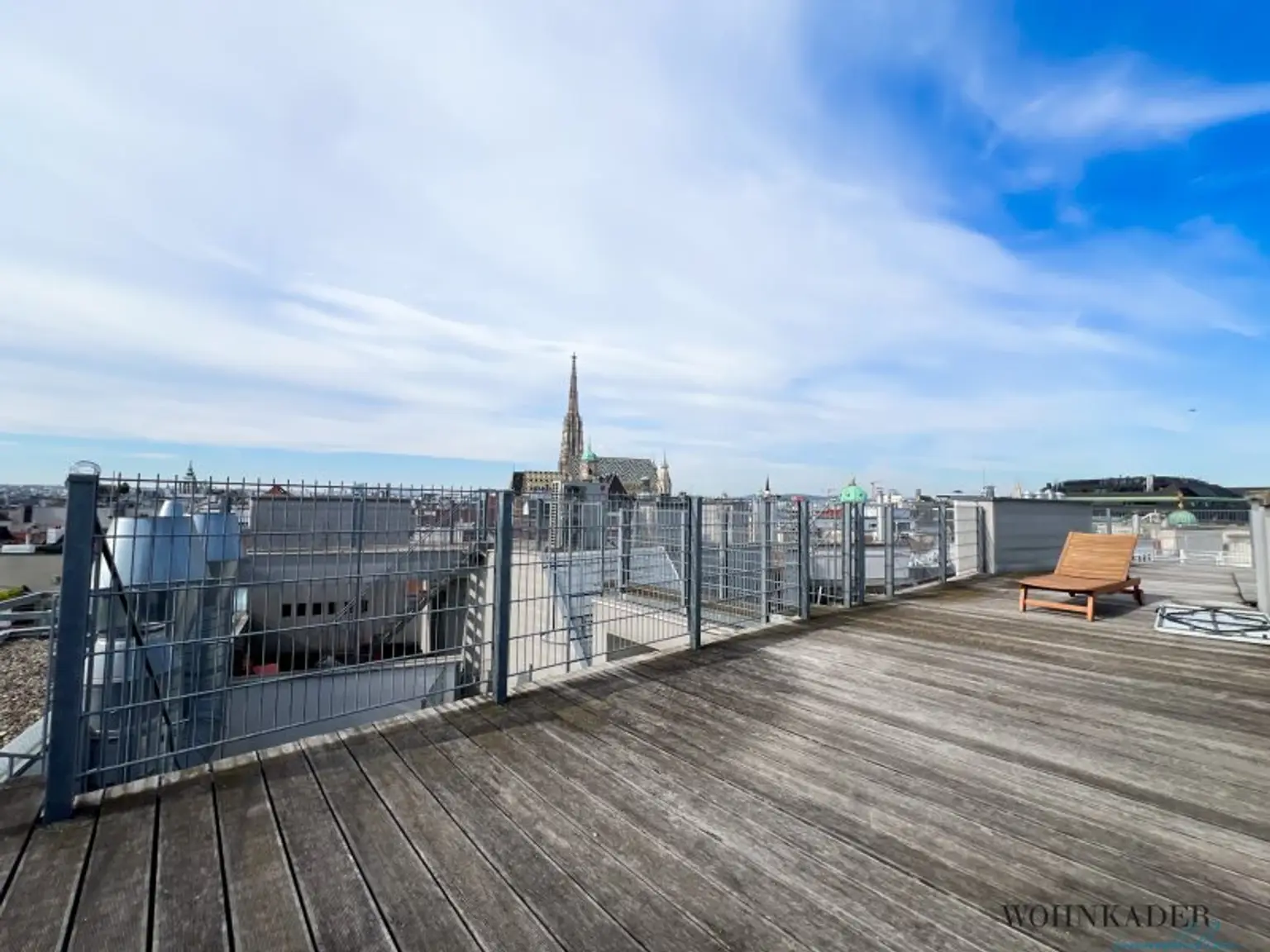 Exklusive 130 m² Dachgeschosswohnung mit Terrasse, Dachterrasse und atemberaubendem Blick auf den Stephansdom
