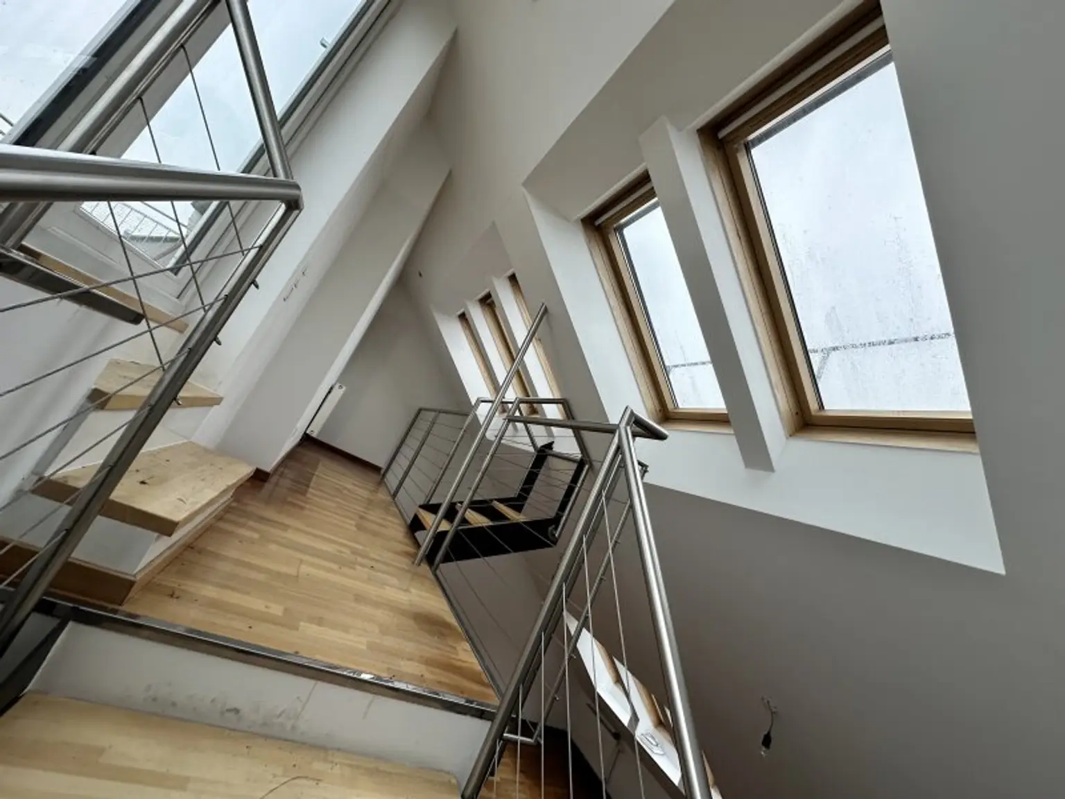 Maisonette mit 3 Zimmer + Galerie und Dachterrasse in 1070 Wien